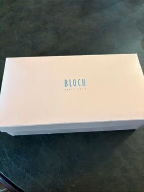 Bloch Girls size 5 tap shoes